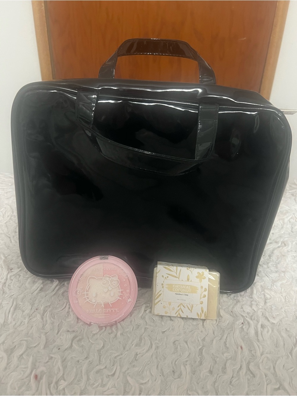 Black Patent Cosmetic Travel Case Makeup Bag W Toiletries (Soap & Make Up)